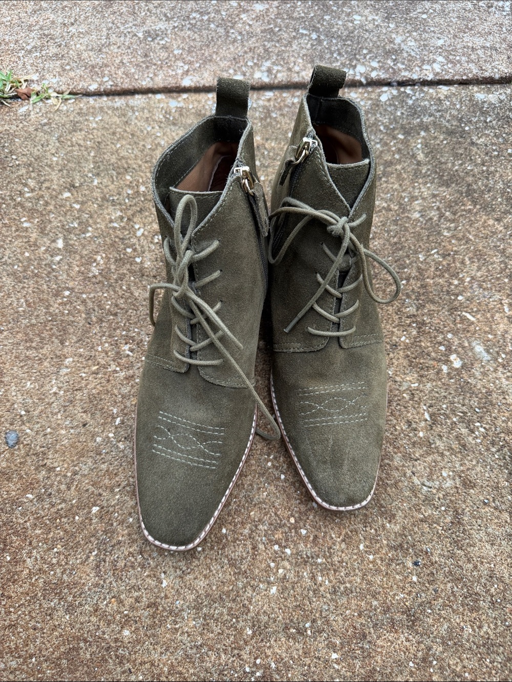 Kelsea Daggar Suede Lace-Up Chukka Boots in Olive Size 7.5 Women’s